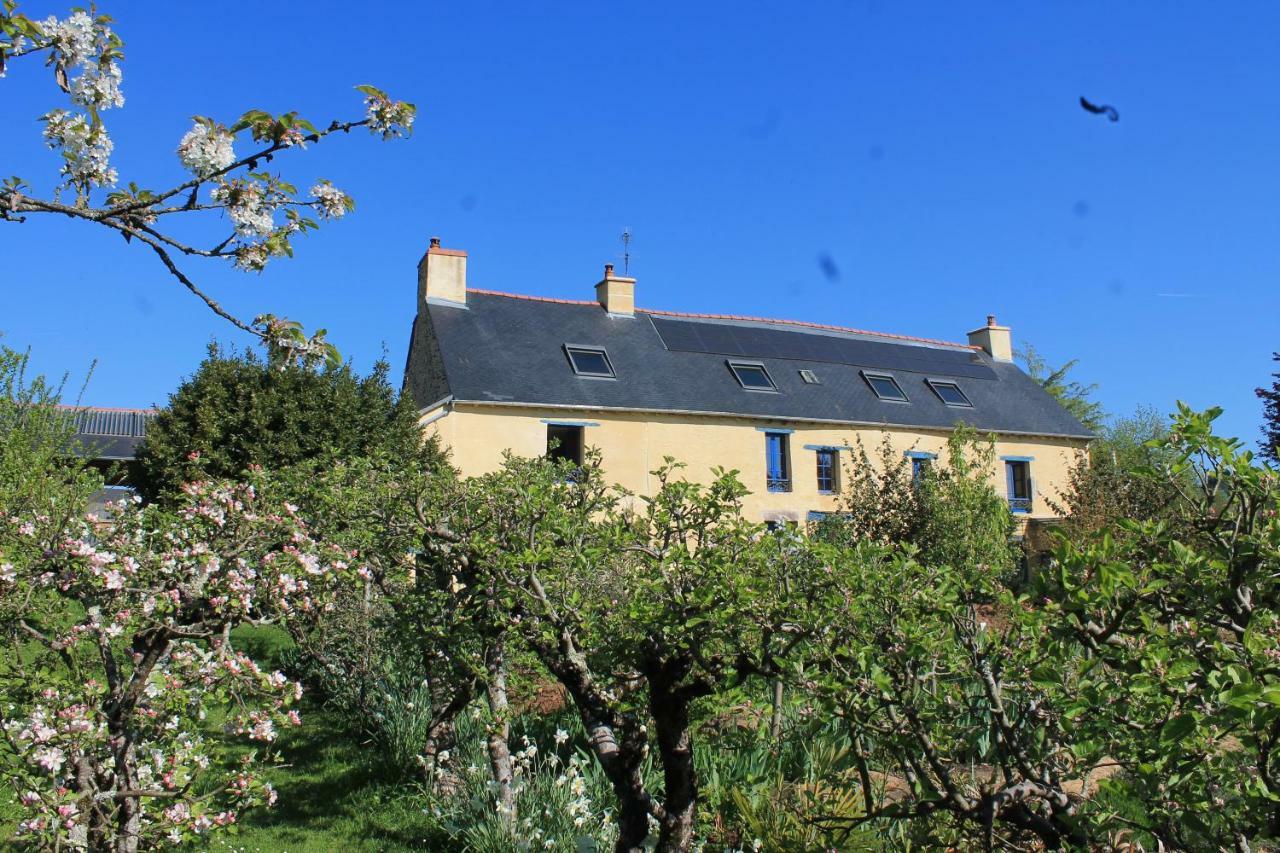L'Ancien Presbytere Hotel Monterfil Bagian luar foto